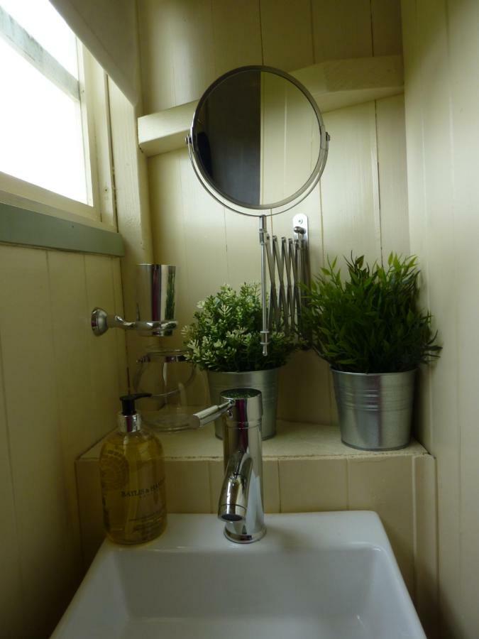 The Buteland Stop Rosie Off Grid Shepherds Hut Bellingham Exterior photo